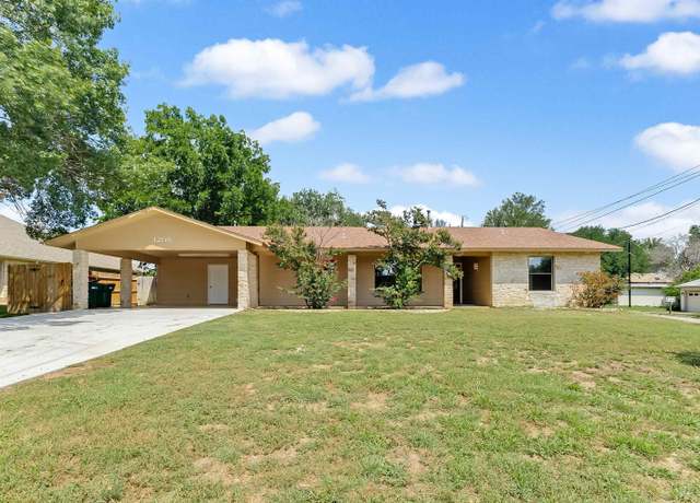 Property at 1205 Sunset Dr, Marble Falls, TX 78654, 3 beds, 2 baths