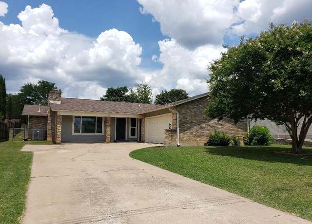 Property at 211 Villa Way, Marble Falls, TX 78654, 3 beds, 2 baths