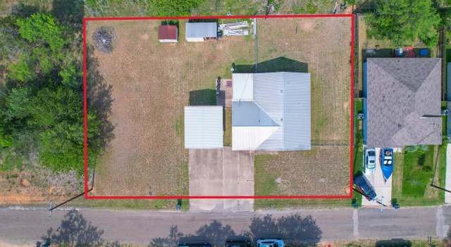 Photo of 840 Driftwood Ln, Cottonwood Shores, TX 78657