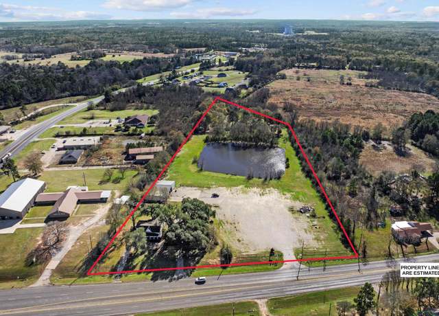 Property at 1420 Shelbyville St, Center, TX 75935, 3 beds, 2 baths