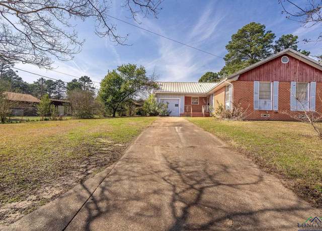 Property at 304 Hillcrest Blvd, Daingerfield, TX 75638, 3 beds, 2 baths