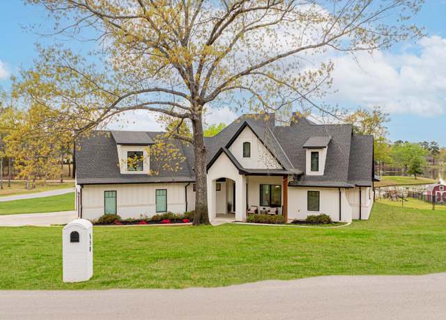 Property at 550 Honeysuckle Ln, Longview, TX 75605, 4 beds, 3.5 baths