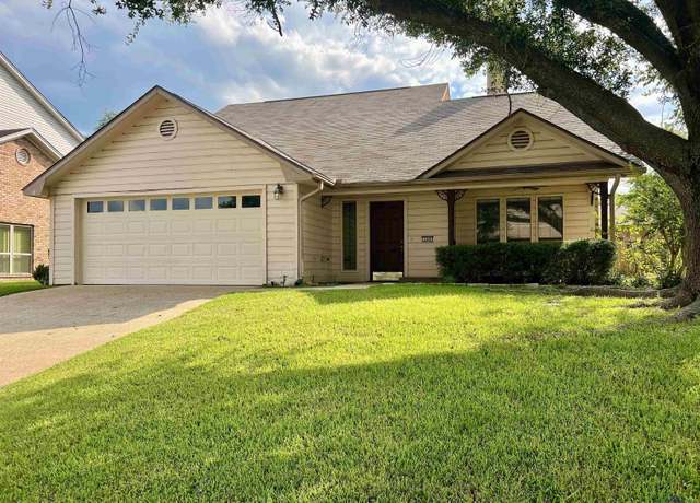 Property at 208 Spillway Dr, Longview, TX 75604, 3 beds, 2 baths