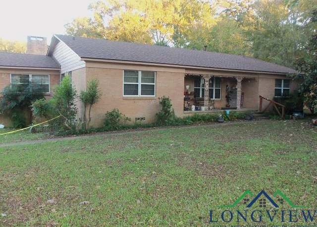 Property at 704 Sceyne Rd, Kilgore, TX 75662, 3 beds, 2 baths