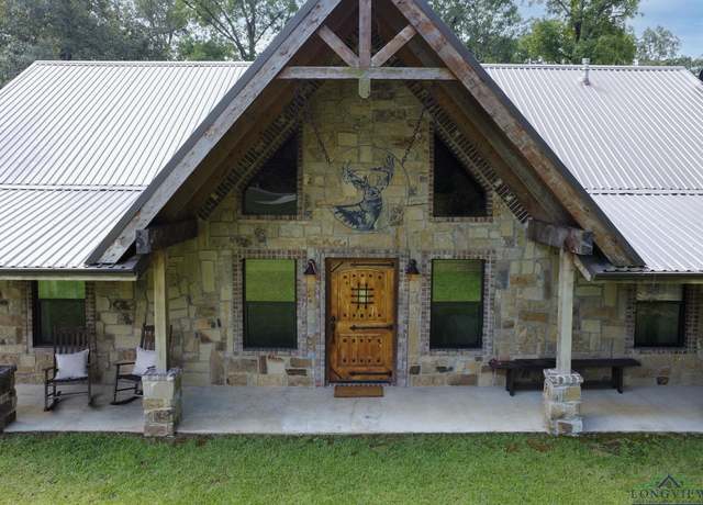 Property at 864 Pyeatt Dr, Gladewater, TX 75647, 3 beds, 2.5 baths