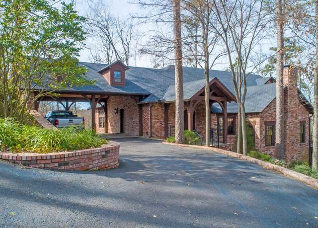 Property at 5 Montclair Cir, Longview, TX 75601, 5 beds, 3.5 baths