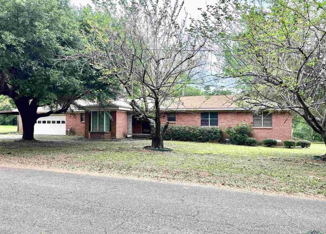 Property at 507 Oakley Dr, Marshall, TX 75672, 3 beds, 3 baths