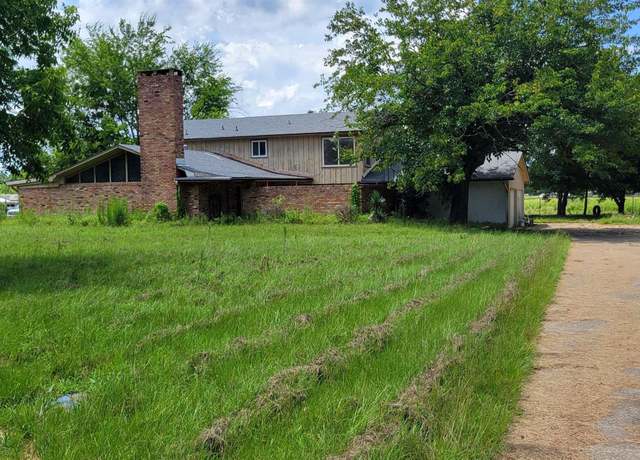 Property at 21115 Hwy 271, Gladewater, TX 75647, 4 beds, 3 baths