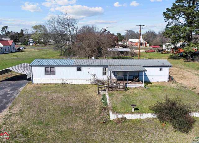Property at 300 W Henderson St, Mount Enterprise, TX 75681, 3 beds, 2 baths