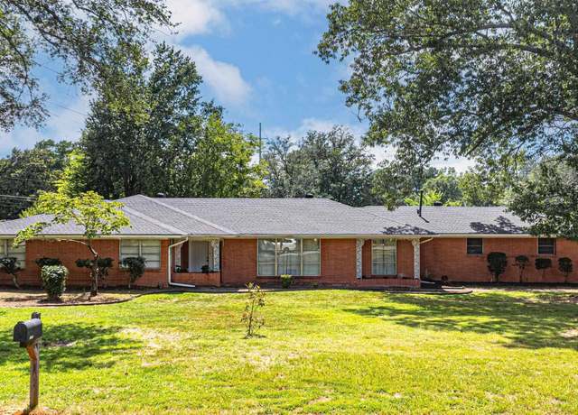Property at 2215 Redbud, Kilgore, TX 75662, 3 beds, 2 baths