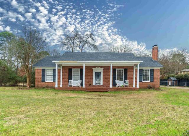Property at 3300 Victory Dr, Marshall, TX 75672, 4 beds, 2 baths