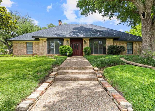 Property at 1 Rim Rd, Kilgore, TX 75662, 4 beds, 3 baths