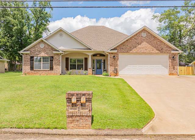 Property at 2104 E Harold St, Gladewater, TX 75647, 3 beds, 2 baths