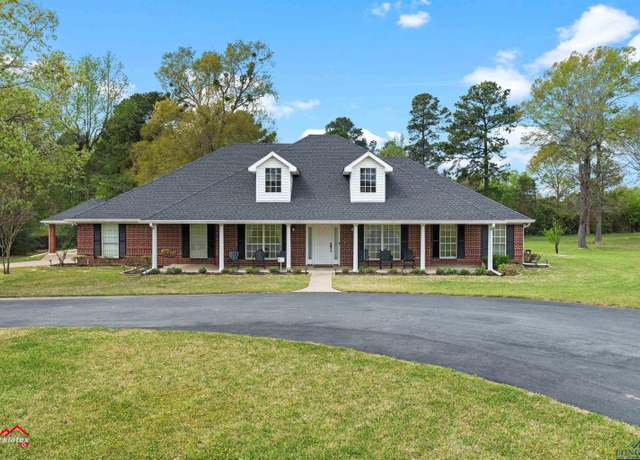 Property at 1913 Eastwood Dr, Henderson, TX 75652, 3 beds, 2.5 baths