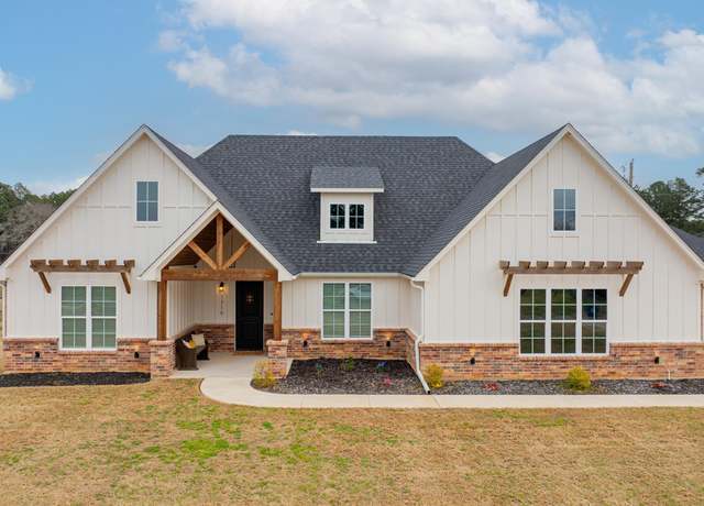Property at 1719 Cr 186 E, Kilgore, TX 75662, 4 beds, 2 baths