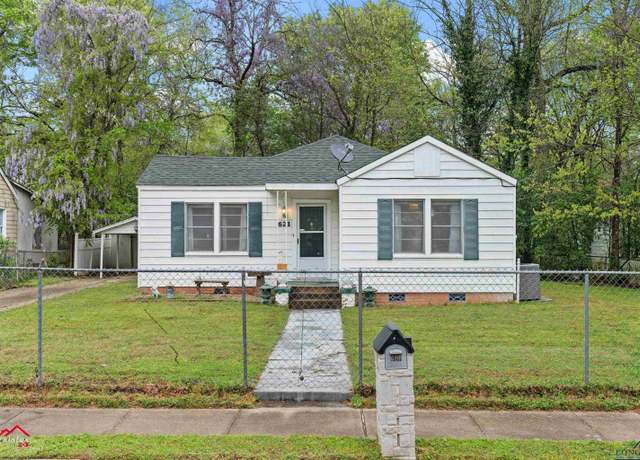 Property at 621 Riverside Dr, Kilgore, TX 75662, 2 beds, 1.5 baths