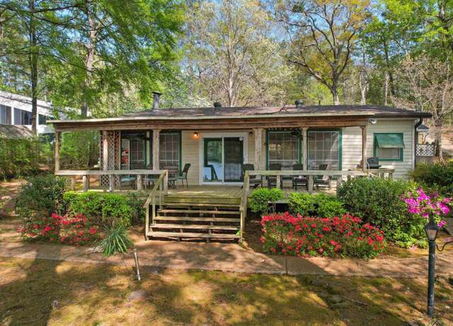 Property at 3065 E Lake, Gladewater, TX 75647, 2 beds, 1.5 baths