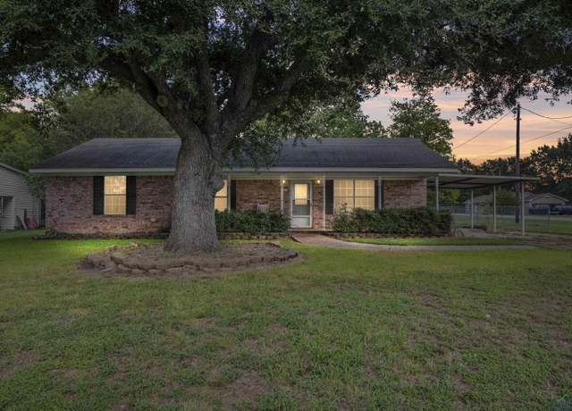Property at 100 First St, Kilgore, TX 75662, 3 beds, 2 baths