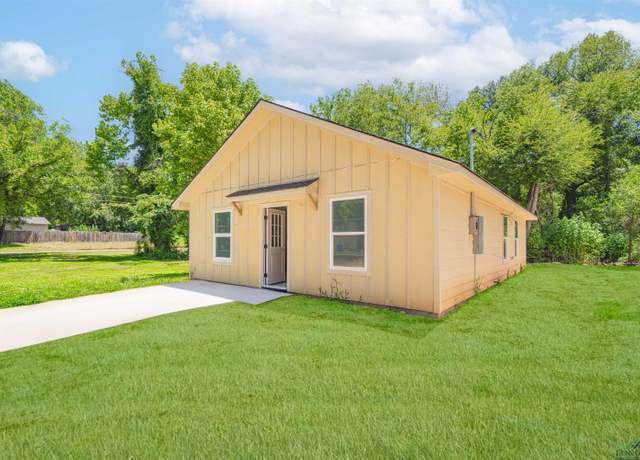 Property at 806 Walnut St, Longview, TX 75602, 3 beds, 2 baths