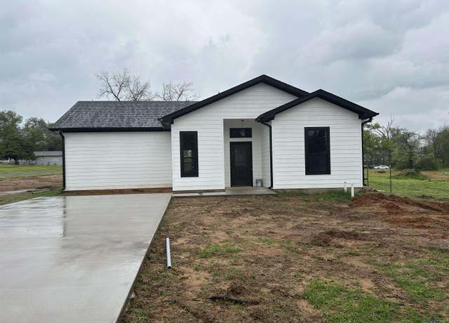 Property at 208 W Houston St, Daingerfield, TX 75638, 3 beds, 2 baths