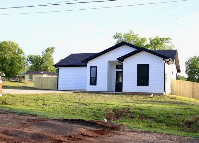 Property at 208 W Houston St, Daingerfield, TX 75638, 3 beds, 2 baths