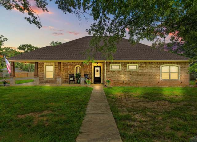 Property at 135 Harris Cv, Longview, TX 75605, 3 beds, 2 baths