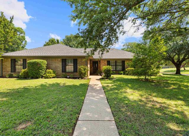 Property at 1705 Mccord St, Longview, TX 75605, 4 beds, 3 baths