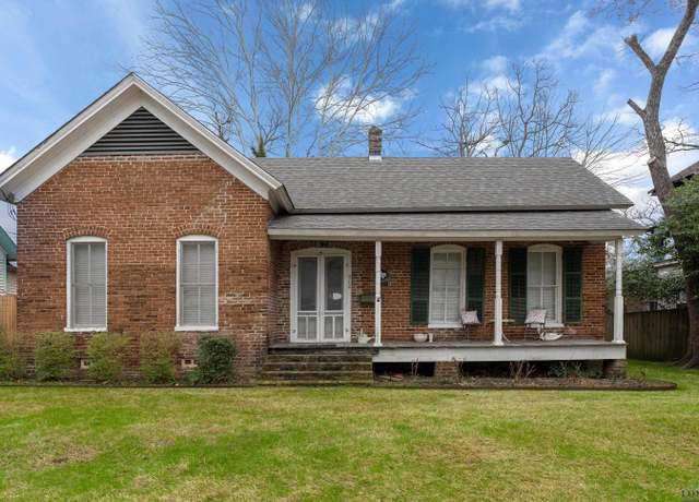 Property at 510 N Bolivar St, Marshall, TX 75670, 2 beds, 1 bath
