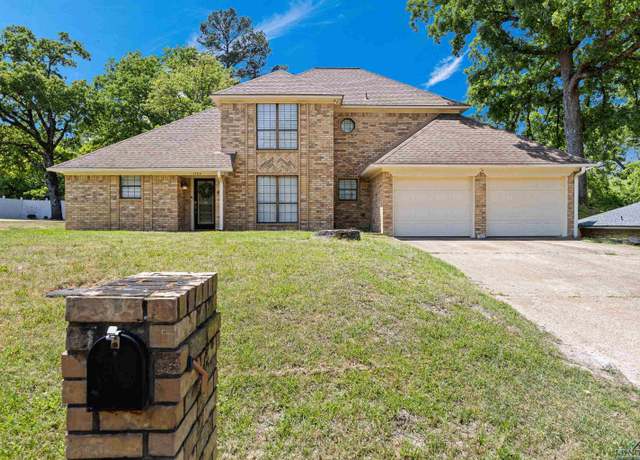 Property at 1703 Edgebrook St, Henderson, TX 75652, 3 beds, 2.5 baths