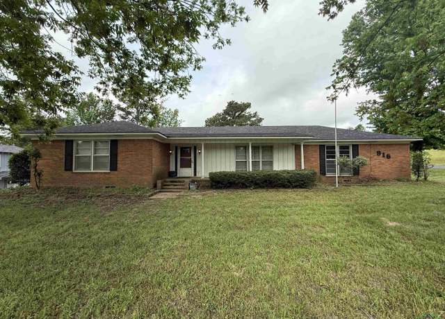 Property at 916 S Evenside St, Henderson, TX 75654, 3 beds, 2 baths