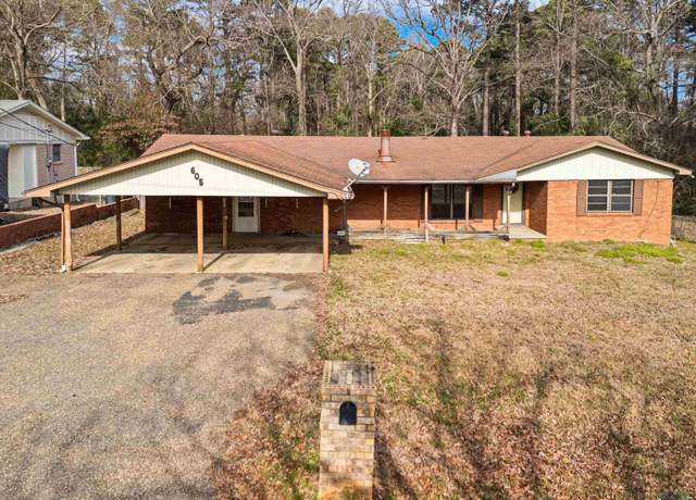 Property at 605 E Lynnwood Ln, Longview, TX 75604, 2 beds, 2.5 baths
