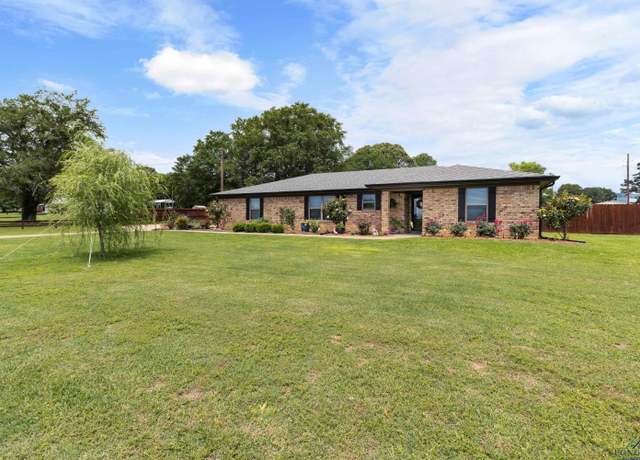 Property at 3890 W Fm 13, Henderson, TX 75652, 3 beds, 2 baths