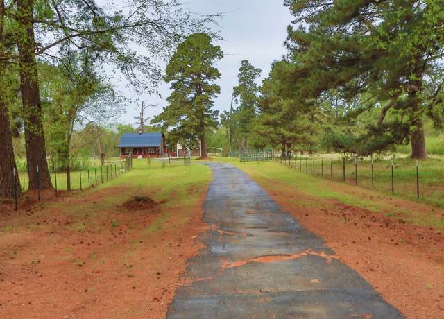 Property at 8213 US Hwy 79 N, De Berry, TX 75639, 4 beds, 3.5 baths