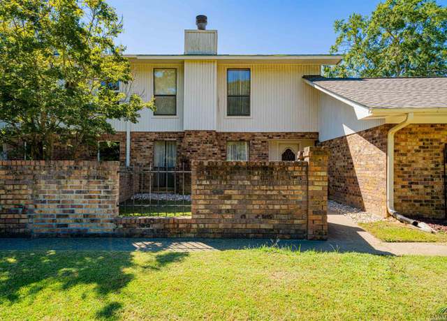 Property at 710 Danville Rd, Kilgore, TX 75662, 2 beds, 2.5 baths