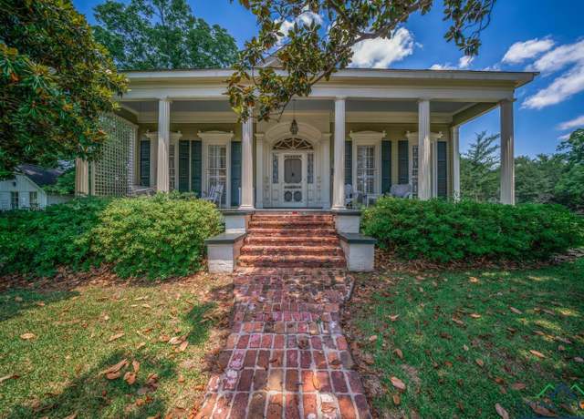 Property at 209 E Broadway St, Jefferson, TX 75657, 5 beds, 4 baths