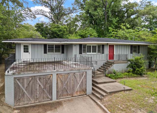 Property at 104 Country Club Dr, Longview, TX 75602, 2 beds, 2 baths
