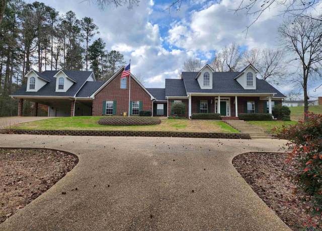 Property at 503 Madelaine Dr, Gilmer, TX 75644, 5 beds, 4.5 baths