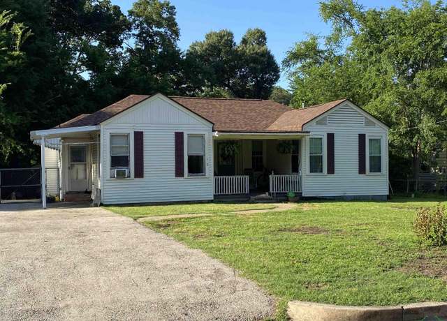 Property at 1107 E North St, Kilgore, TX 75662, 3 beds, 2 baths