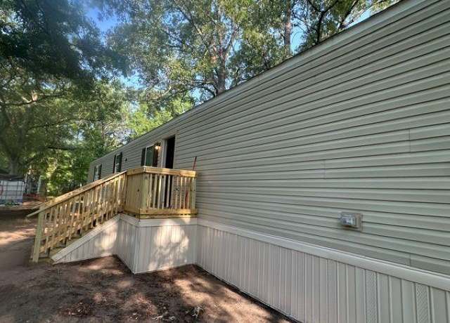 Property at 6071 Broussard Cir, Orange, TX 77632, 3 beds, 2 baths