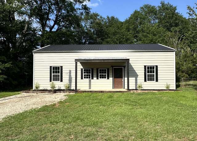 Property at 210 Empire St, Gladewater, TX 75647, 3 beds, 2 baths