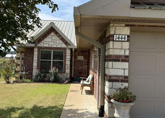 Property at 1444 Garner Ln, Longview, TX 75605, 2 beds, 2 baths