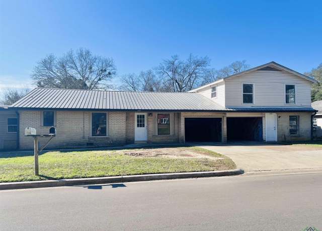 Property at 620 Logansport St, Center, TX 75935, 5 beds, 2.5 baths