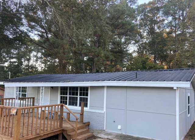 Property at 302 E Peak St, Daingerfield, TX 75638, 3 beds, 2 baths
