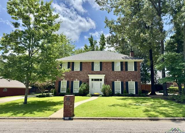 Property at 1010 Lovers Ln, Longview, TX 75604, 4 beds, 3 baths