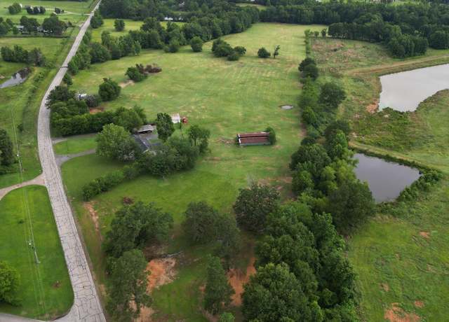 Property at 4936 Tryon Rd, Longview, TX 75605, 3 beds, 2 baths