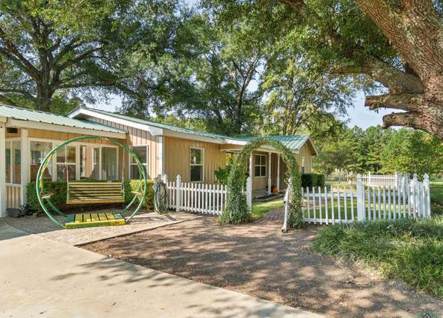 Property at 1017 Pheasant Rd, Gilmer, TX 75647, 3 beds, 2 baths