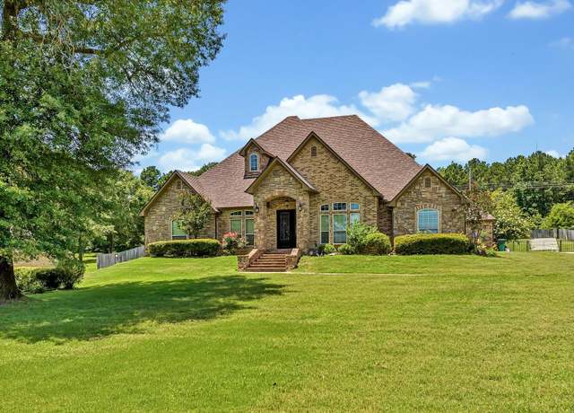 Property at 200 Oakland Dr, Longview, TX 75605, 4 beds, 4 baths