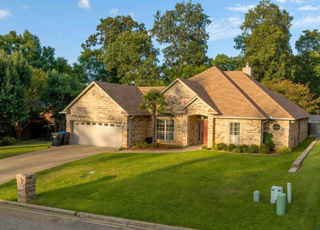 Property at 3826 Fern Ridge Dr, Longview, TX 75605, 3 beds, 2 baths