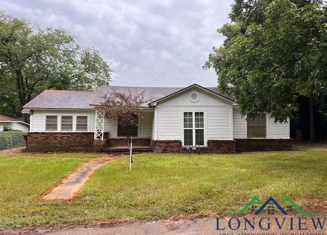 Property at 713 Walnut St, Atlanta, TX 75551, 3 beds, 1 bath