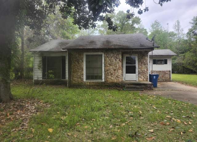 Property at 1803 Rosborough Springs Rd, Marshall, TX 75670, 2 beds, 1 bath